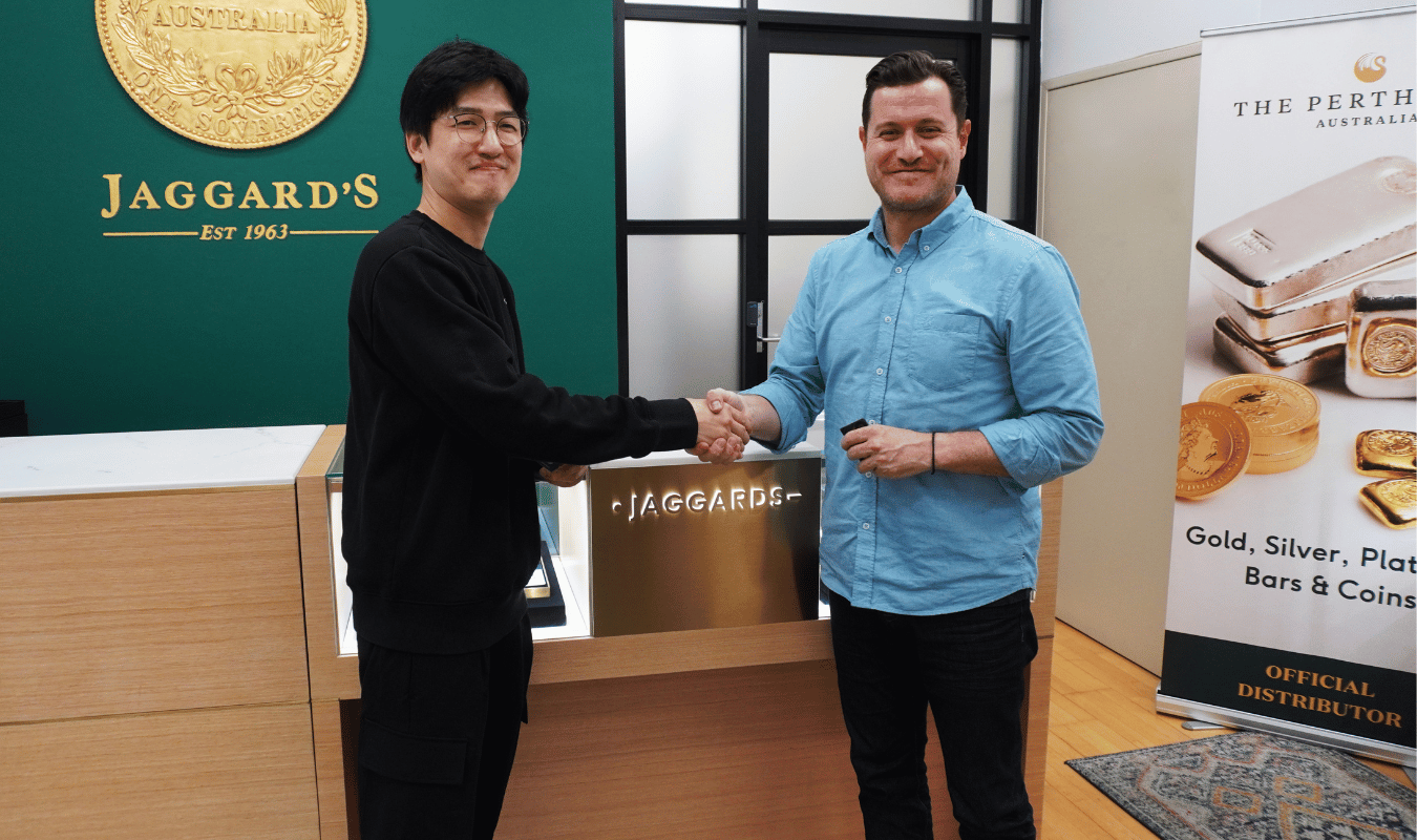 Jaggards Celebrates 60th Anniversary with Grand Prize Winner Sungjoo