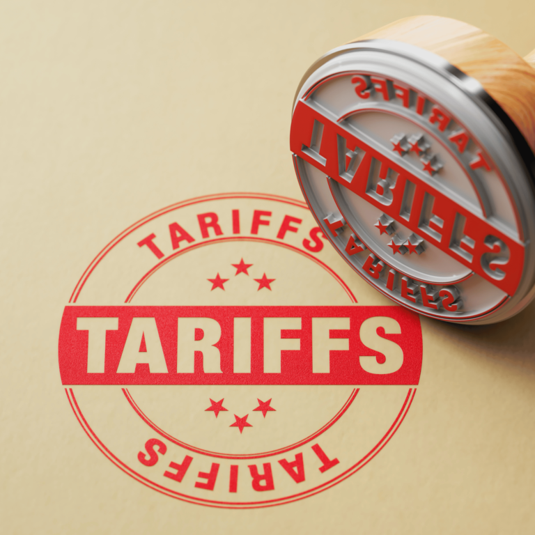 US500 hits record high, shrugs off Trump tariff threat. Insights Gold soars on tariff nightmares